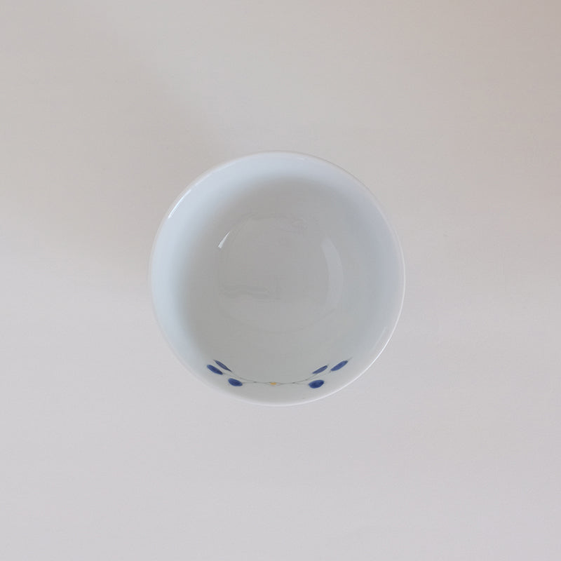 有田焼　花枝紋のお茶碗　手描き