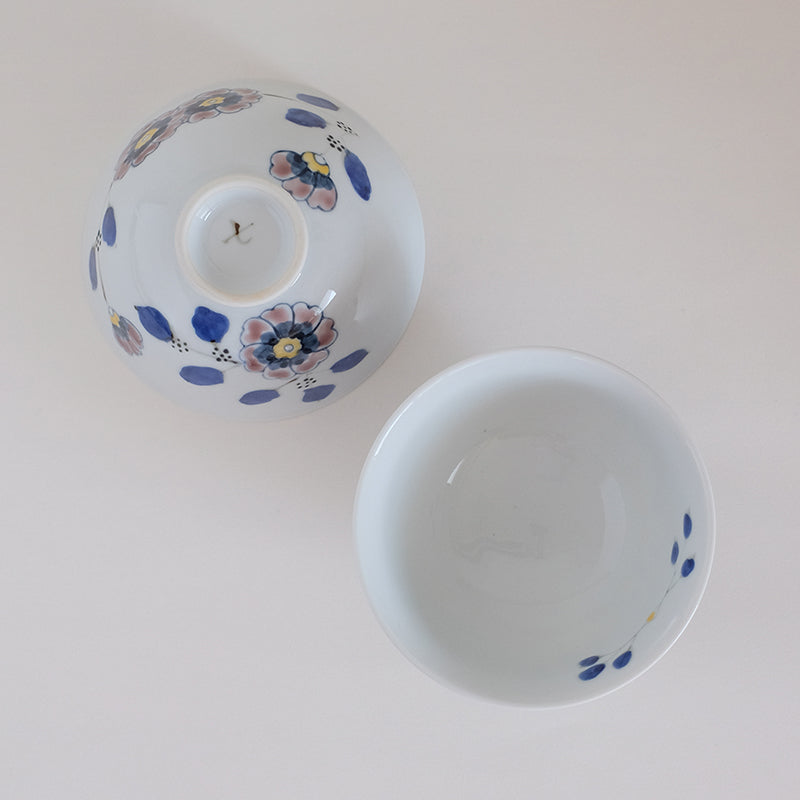 有田焼　花枝紋のお茶碗　手描き